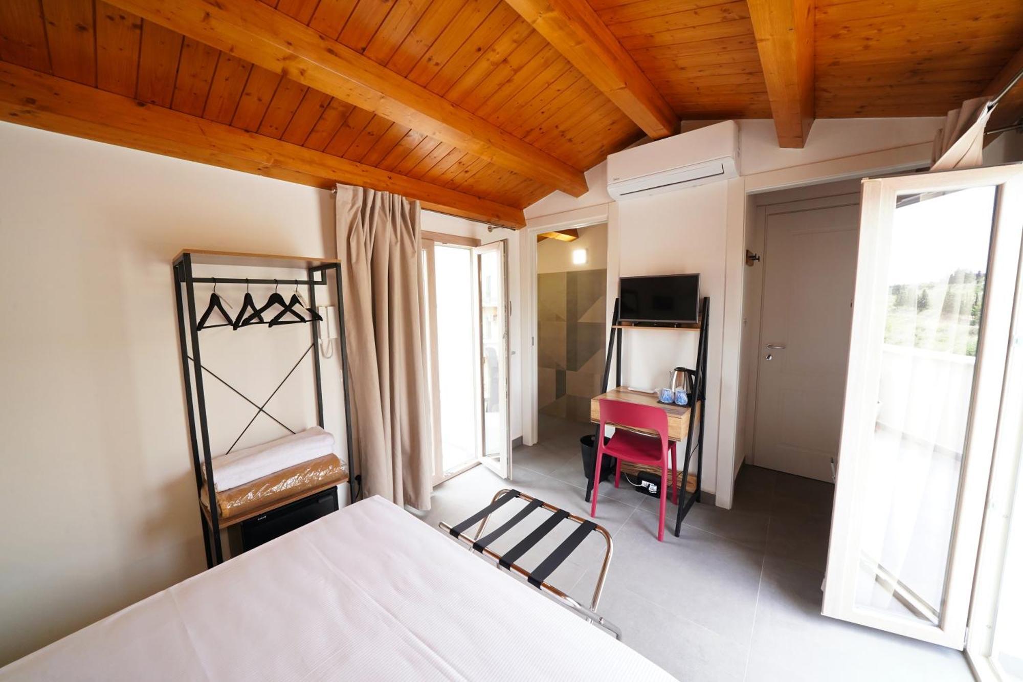 Ducas Rooms And Suite Lascari Exterior foto