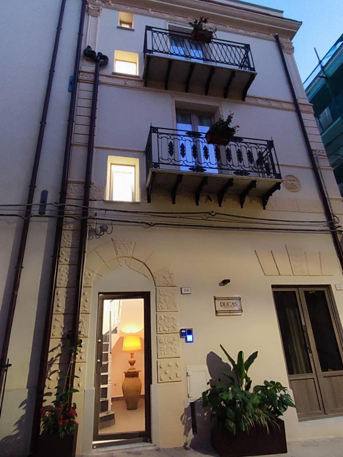 Ducas Rooms And Suite Lascari Exterior foto